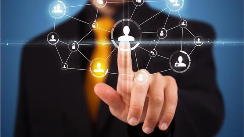 SEM竞价托管与SEO：两种网络营销策略的深度解析